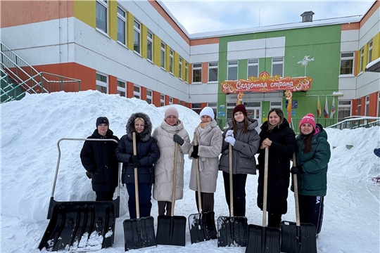 Субботник по уборке снега