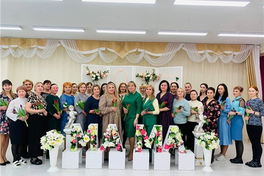 Весеннее поздравление от руководителя!