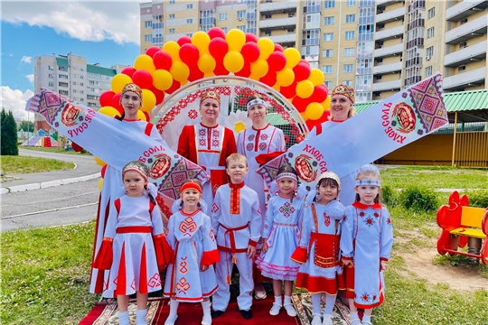 «Дефиле национальных костюмов»