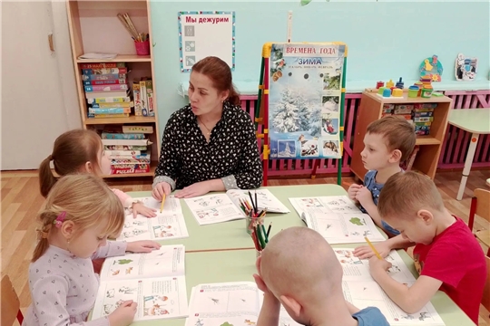 На занятии кружка «Умники и умницы» ребята группы "Солнышко" погрузились в увлекательную страну Грамоты! 