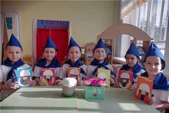 Воспитанники группа "Вишенки" в рамках муниципального проекта "Тимуровская команда" принимают участие в республиканской патриотической акции "Пасхальная открытка Солдату".