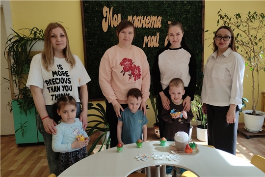 Мастер-класс для семей группы "Теремок" "Пасхальная подставка“