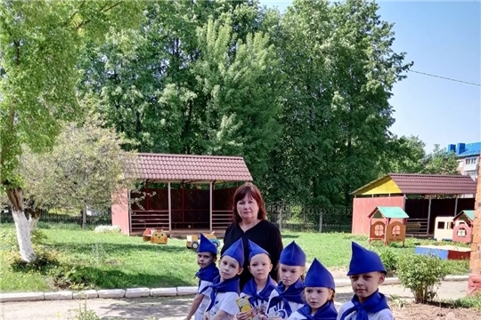 Тимуровская команда создает цветник