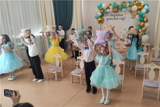 Выпускной бал в подготовительной группе «Вишенки»