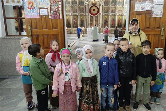 Ребята группы "Умка" отправились на службу в храм. 