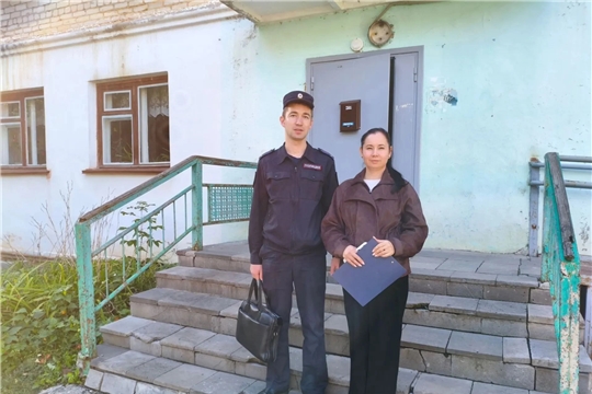 С целью профилактики неблагополучия в семь, педагоги проводят профилактические рейды в семьи.