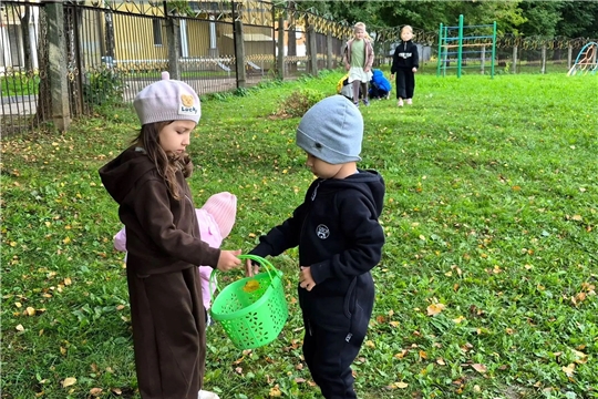 "Осенняя математика" 🍂🍂🍂 считаем листочки на прогулке. 