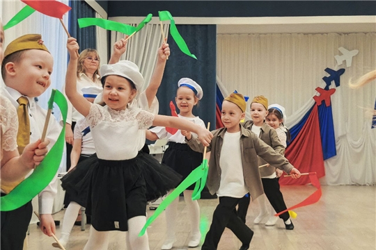 Быть солдатами хотим.
