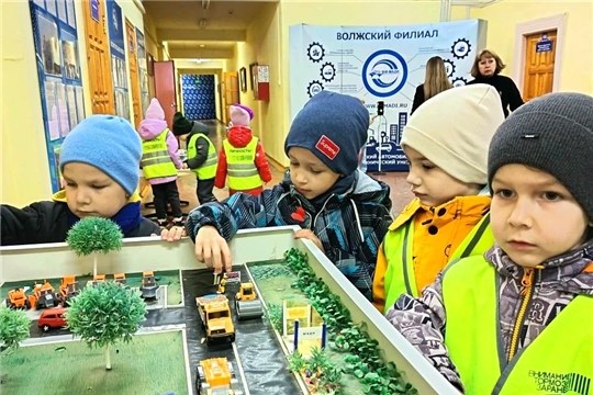 «Профессионалитет» с пелёнок: дошколята примерили роль водителей в Приволжском институте МАДИ.