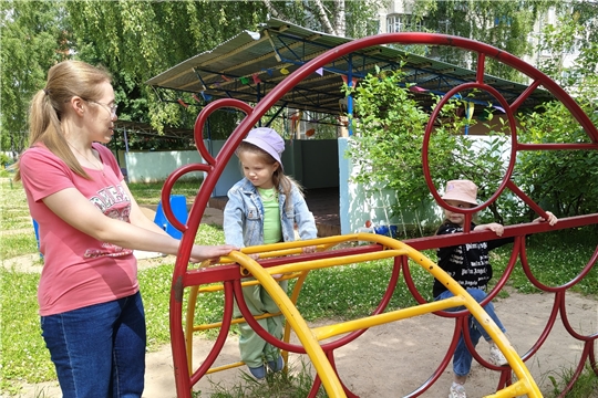 ОСТОРОЖНО НА ДЕТСКИХ ИГРОВЫХ ПЛОЩАДКАХ!