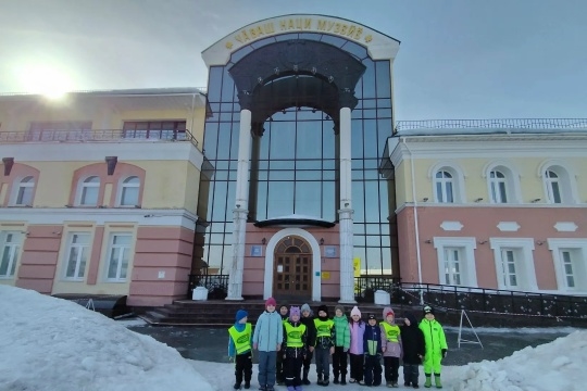 По родному краю с рюкзаком шагаю