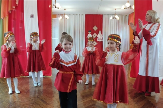 "В краю ста тысяч песен".