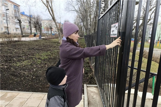 Ребята продолжают знакомиться с правилами безопасности: экскурсия по территории детского сада