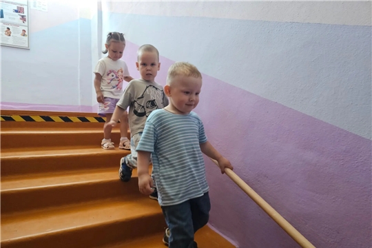 Безопасный шаг: Дети и лестницы