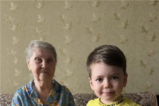 Земцов Лев принимает участие в патриотической акции "Цветок ветерану"