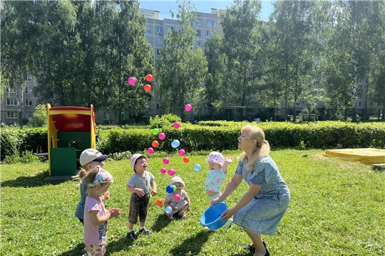 Летние приключения группы «Затейники» с любимым мячом! 