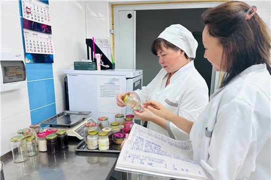 На страже качества и вкуса: Заведующая лично проконтролировала организацию питания! 