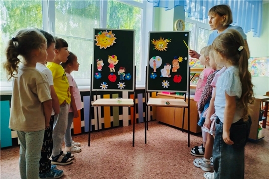 Лето, солнце, игры! Но "Одуванчики" знают: осторожность – наш друг!