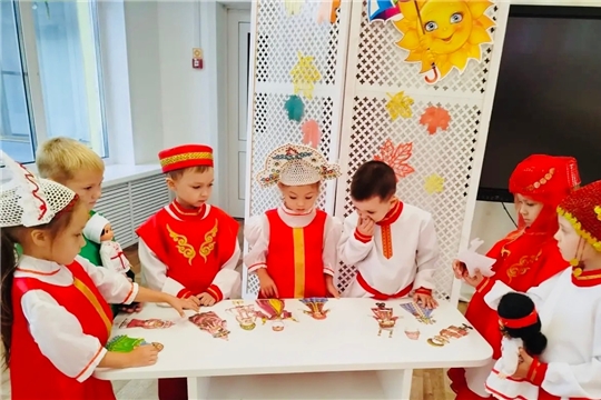 Тематический день — "Народы России. Вместе мы — большая семья!"