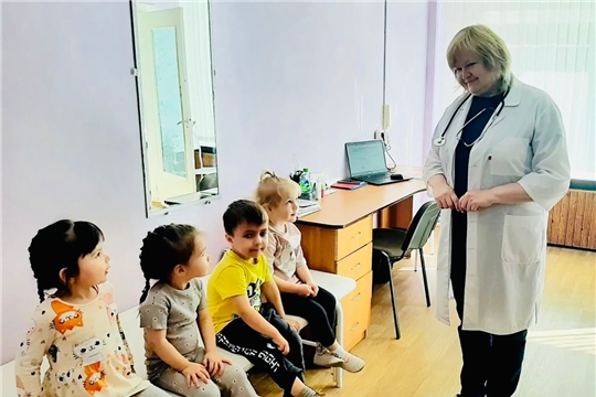 Путешествие "Фиалок" в медицинской кабинет детского сада.