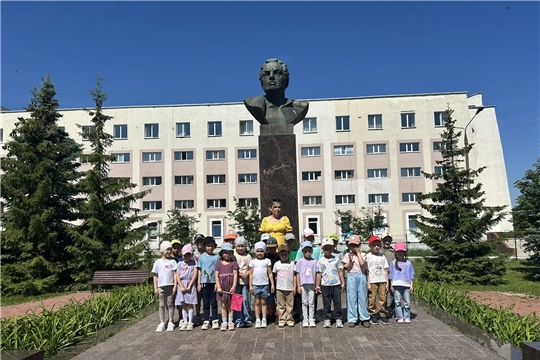 По родному краю с рюкзаком шагаю