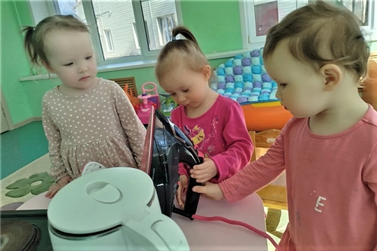 Знакомимся  с основами безопасного поведению в быту