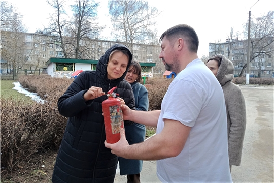 Отрабатываем практические навыки тушения  возгорания