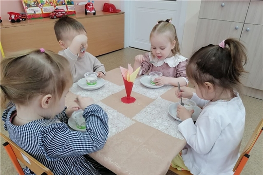 Йогурт - любимый кисломолочный продукт детей в детском саду