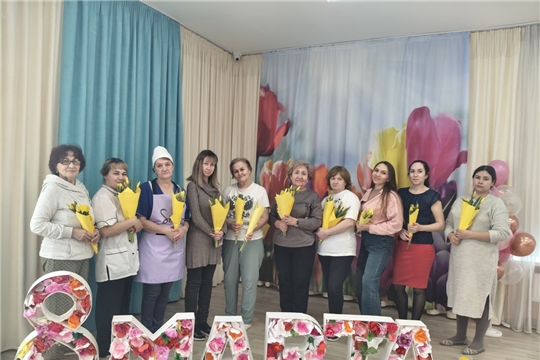 Акция "Удели внимание - поздравь с праздником"