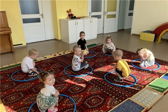 В кружке дополнительного образования «Цветные пальчики» у малышей вовсю кипит работа!