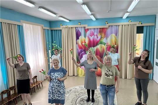 Тюльпаны в руках — безопасность в сердцах!