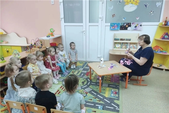 Познавательная беседа в младшей группе "Таблетки - не конфетки!"