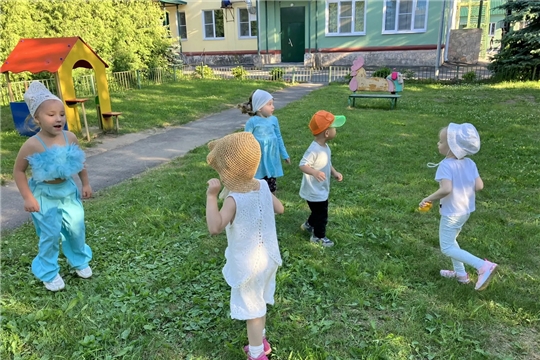 Лето, солнце, малыши... как мы играем безопасно!