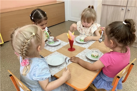 Вкусный заряд бодрости: нежный йогурт на второй завтрак!