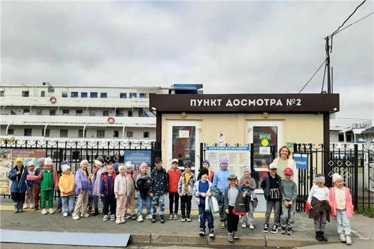 Воспитанники доу отправились на экскурсию в Речной порт