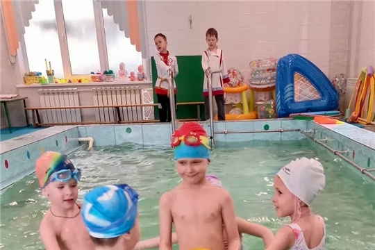 Игры Батыра в бассейне 