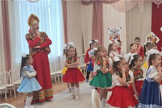 Отмечаем День Российского флага