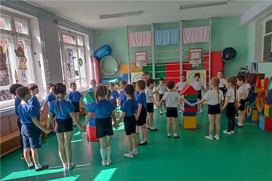 В детском саду "Теремок" поэтапно проходит спортивный "Космический квест"