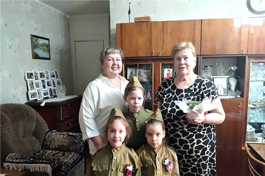 Воспитанники детского сада продолжают принимать участие в трогательной патриотической акции «Цветок ветерану»