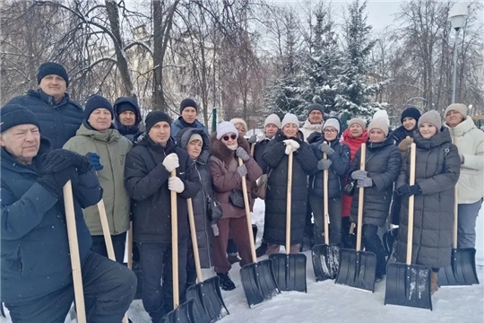 Сотрудники МБУ «Управление жилфондом г. Чебоксары» поддержали республиканскую акцию «Помоги дворнику»