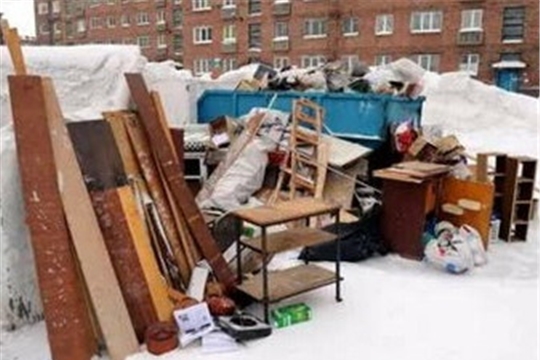 Жителей Чебоксар предупреждают: строительные отходы нельзя выбрасывать в контейнеры для ТКО