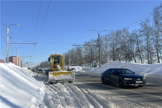 Дневная смена «Дорэкс» в Чебоксарах: вывоз снега, расширение проездов и расчистка остановок