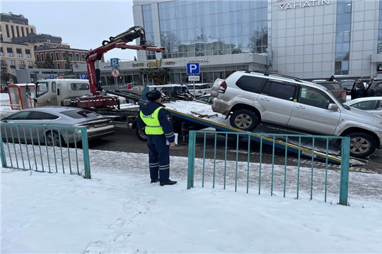 В Чебоксарах усилена работа по выявлению брошенного транспорта и соблюдению правил парковки в зимний период