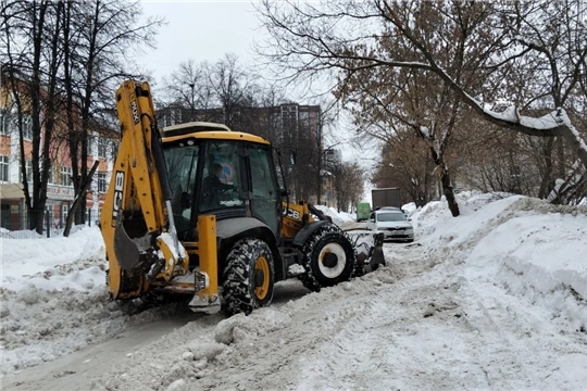 Масштабная уборка снега продолжается во всех районах города: на линии 104 дорожных рабочих и 117 единиц техники  