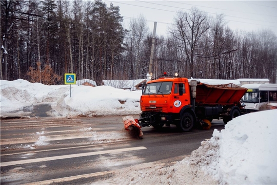 Более 80 единиц техники будут убирать ночные улицы города