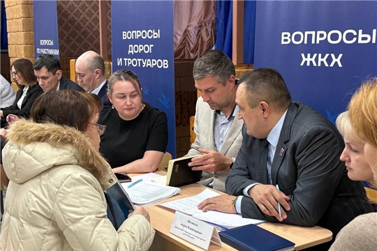 В Новых Лапсарах прошел выездной прием граждан: более 100 жителей получили консультации специалистов