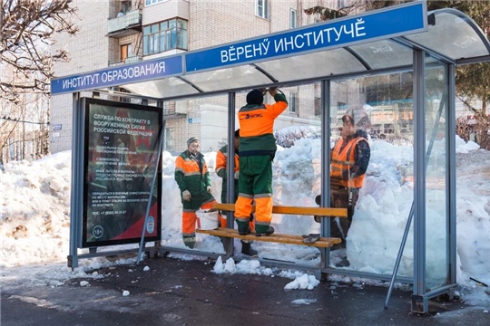 Весенние заботы: новые стекла на остановках от АО «Дорэкс»