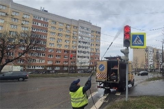 Чистые знаки - безопасная дорога: чистка города продолжается