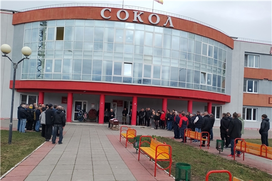 В ледовом дворце "Сокол" простились с легендой новочебоксарского хоккея
