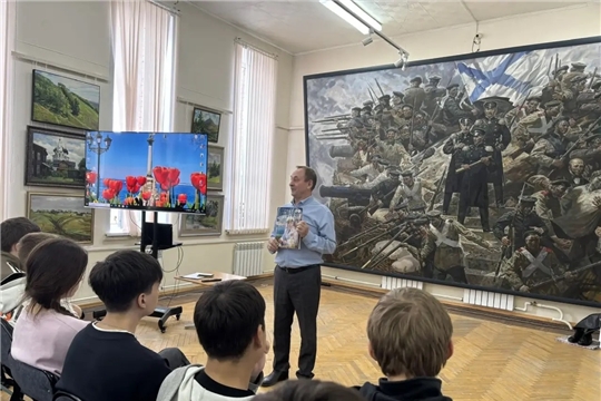 Экскурсия для студентов: выставка Александра Новоселова «Отечество» в рамках проекта «Историческая память»